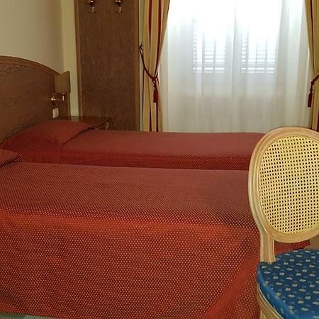 Hotel La Cupola Новара Екстериор снимка