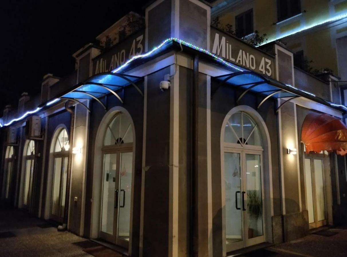 Hotel La Cupola Новара Екстериор снимка